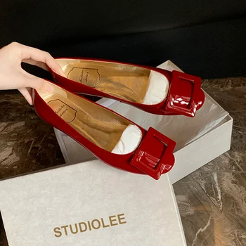 En iyi Bayanlar Zarif Küçük deri ayakkabı Sonbahar Fransız Mizaç Tüm Maç Yumuşak tabanlı Kadın Ayakkabı Kare Toka rahat ayakkabılar